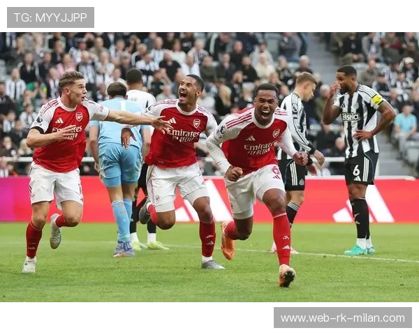 “英超冠军争夺战持续升温，战况异常激烈”，英超 联赛冠军